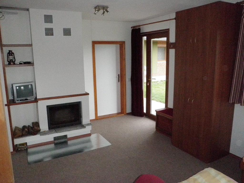Penzion Pod Vapenkami Straznice Room photo